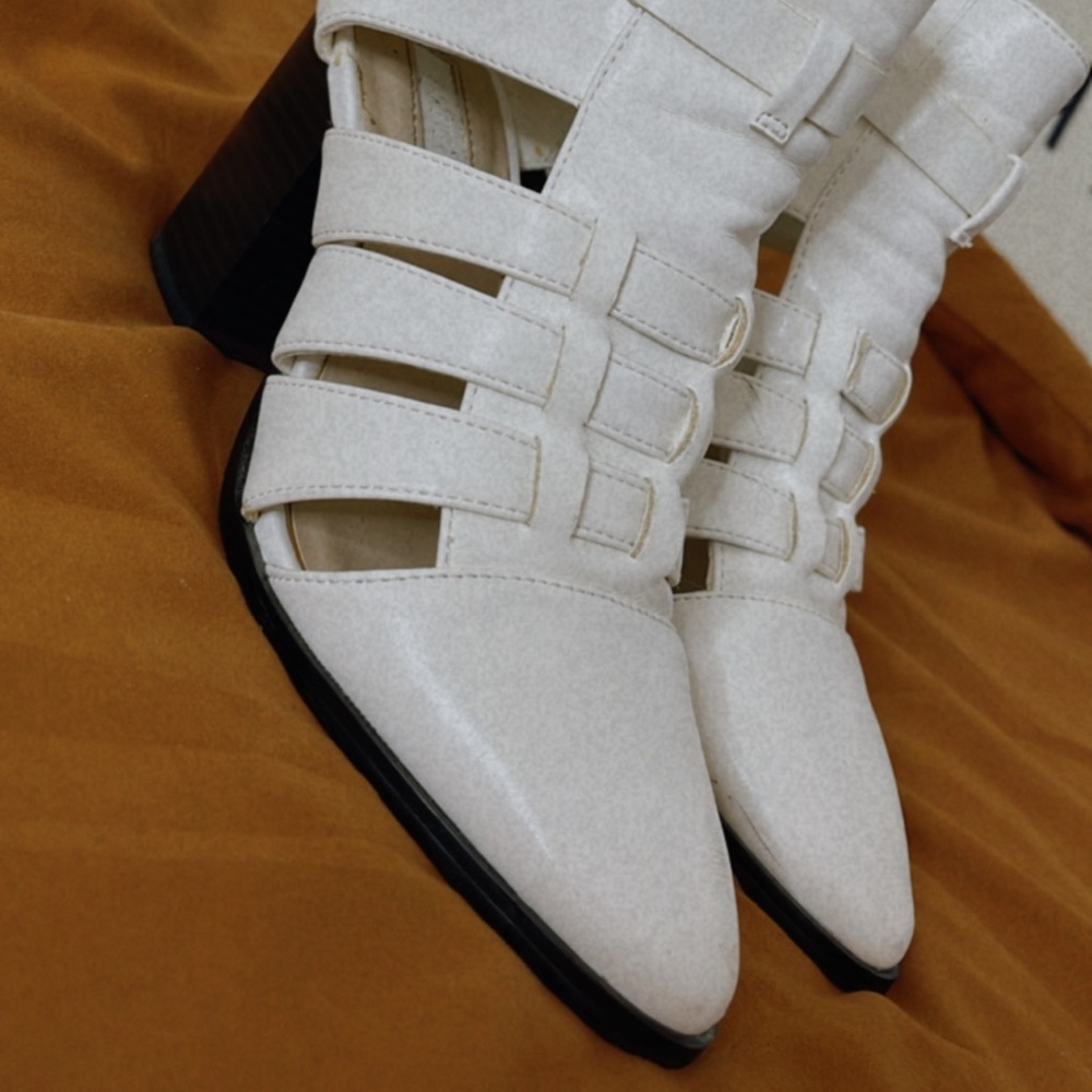 White heel boots